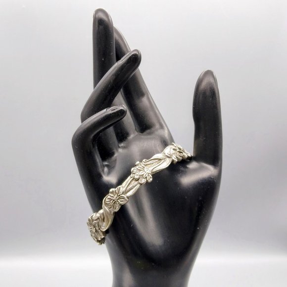 Vintage Floral Bangle, 1988 Seagull Pewter Canada, Stackable Wildflowers Bracele - Picture 1 of 6